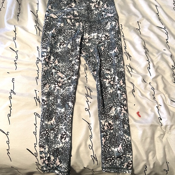 GAIAM Capri Yoga Leggings - Picture 1 of 4